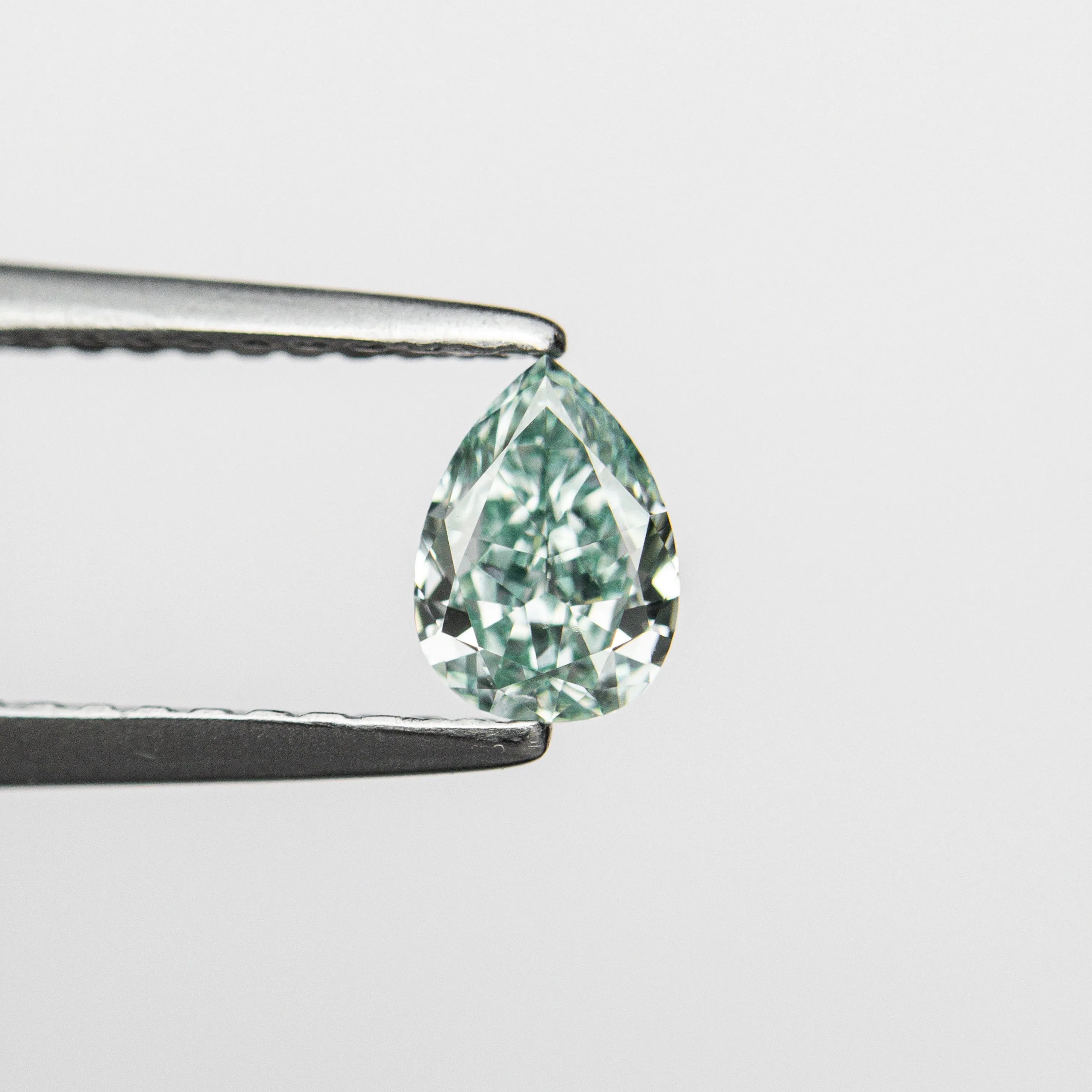 0.32ct 5.48x3.95x2.17mm GIA VVS2 Fancy Vivid Bluish Green Pear Brilliant 24131-01