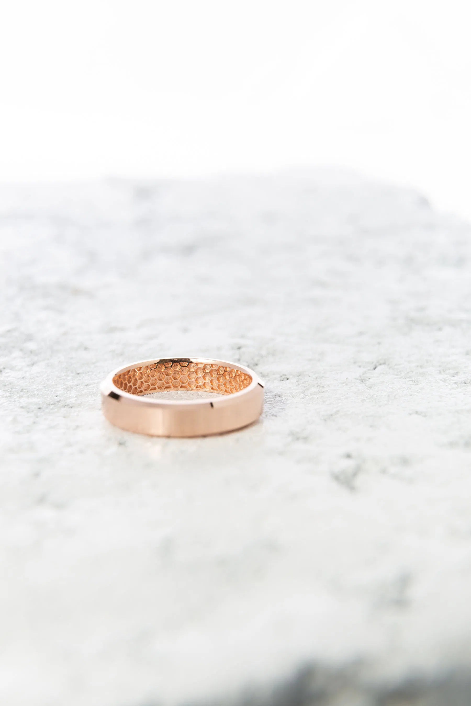 Men's Gold Wedding Band - Beveled Edge & Inner Honeycomb Pattern