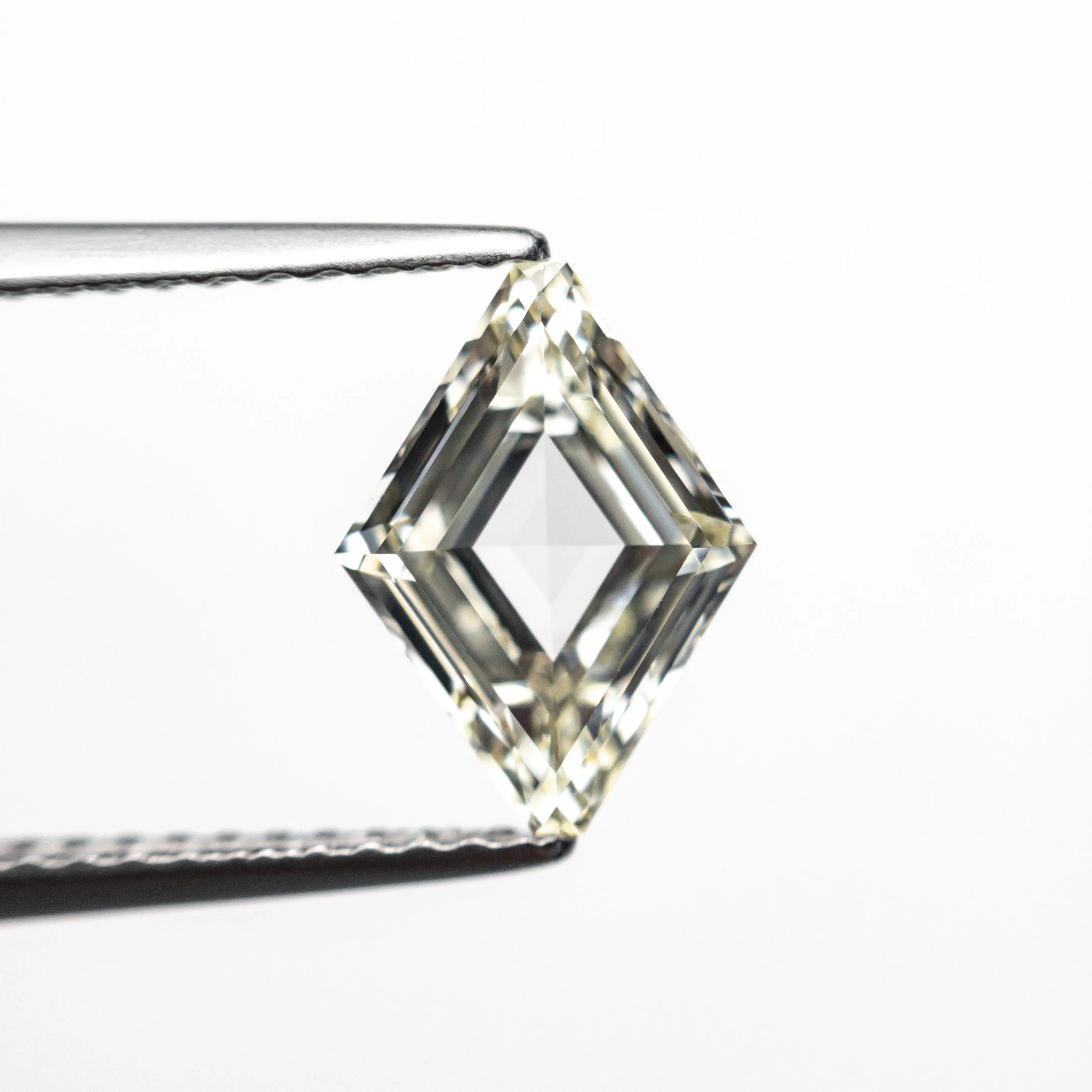 1.21ct 9.61x7.11x2.87mm GIA Internally Flawless L Lozenge Step Cut 25077-01