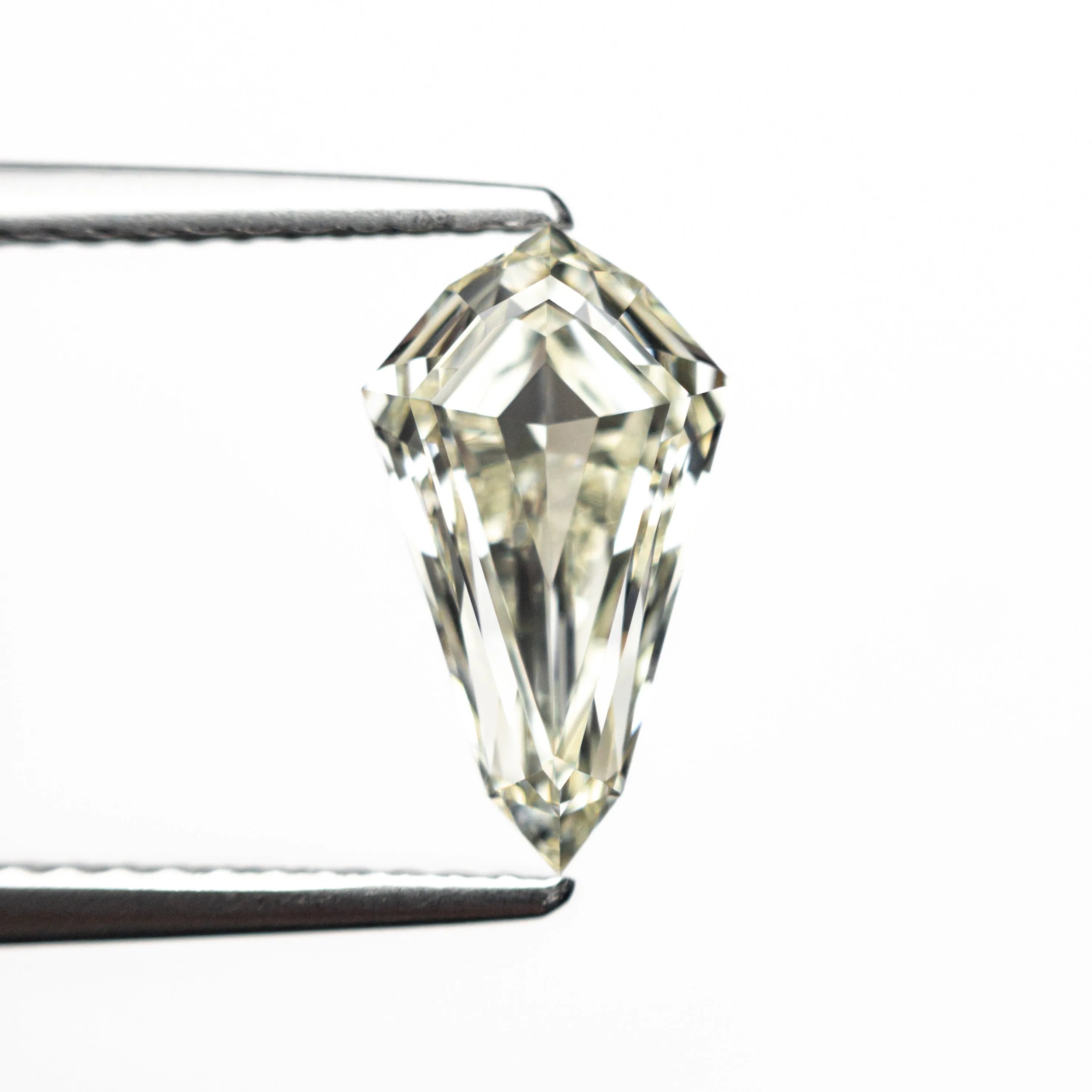 1.56ct 10.87x6.23x3.66mm VVS2 O-P Shield Step Cut 25958-01