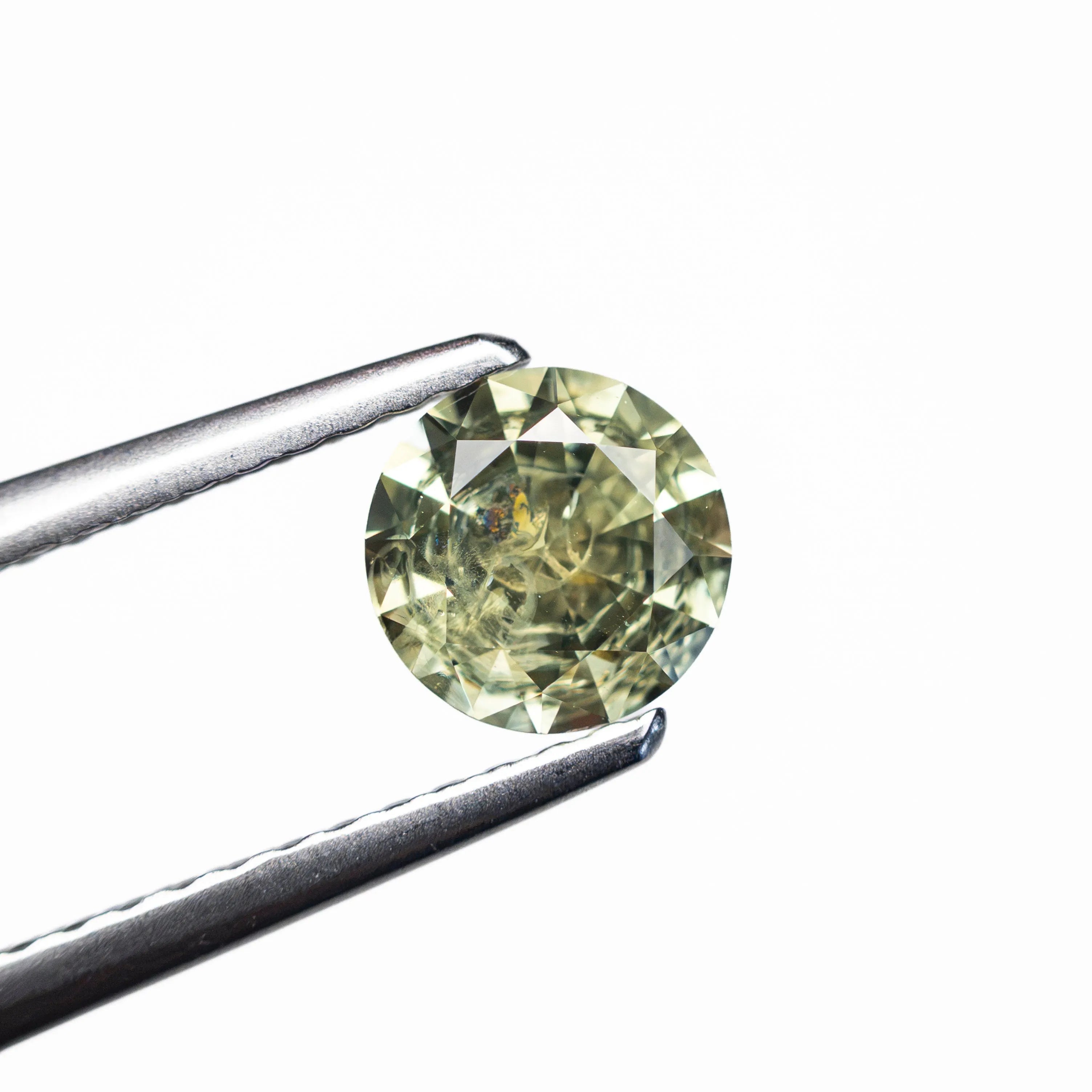0.78ct 5.57x5.57x3.58mm Round Brilliant Sapphire 26134-12