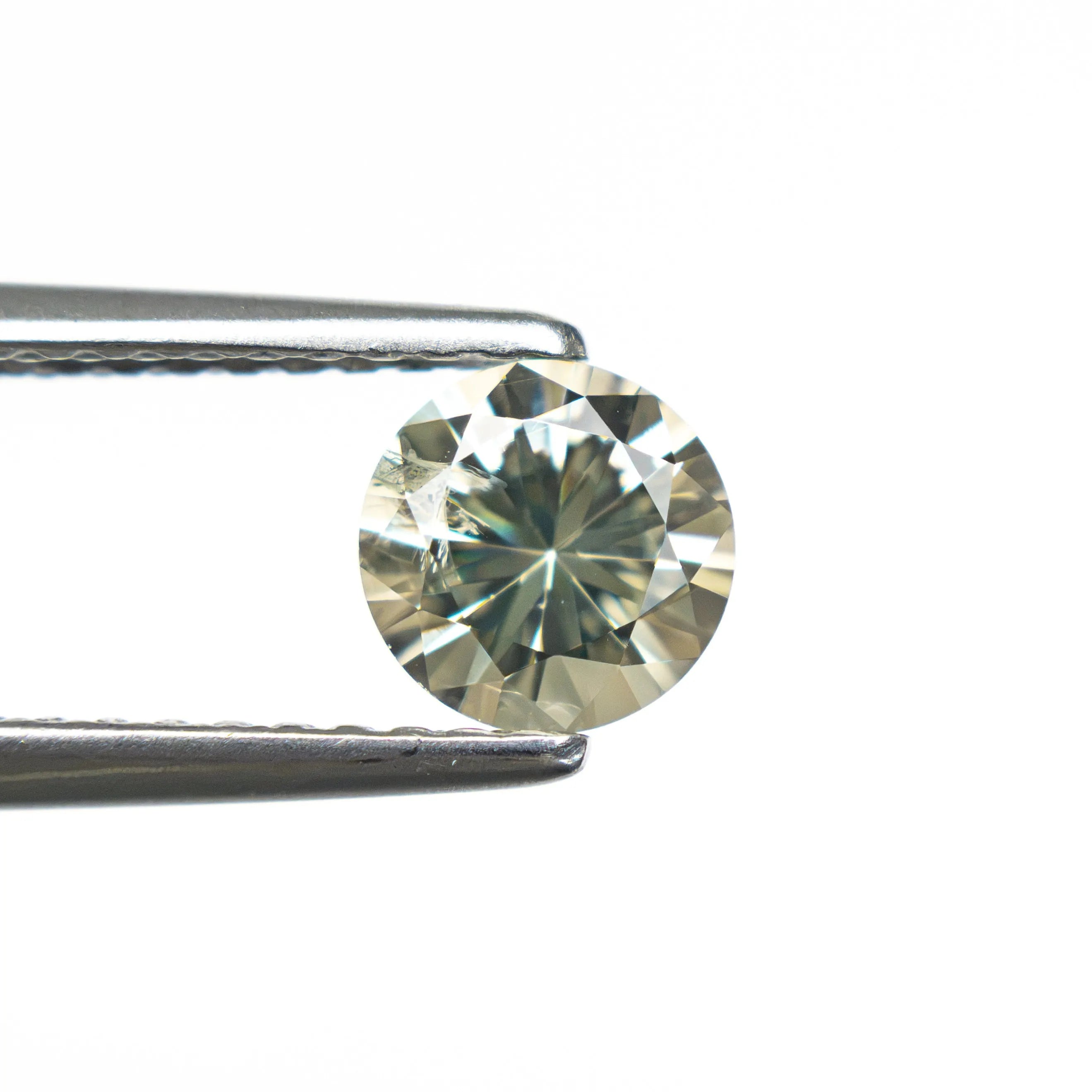 0.76ct 5.56x5.52x3.52mm Round Brilliant Sapphire 26134-16