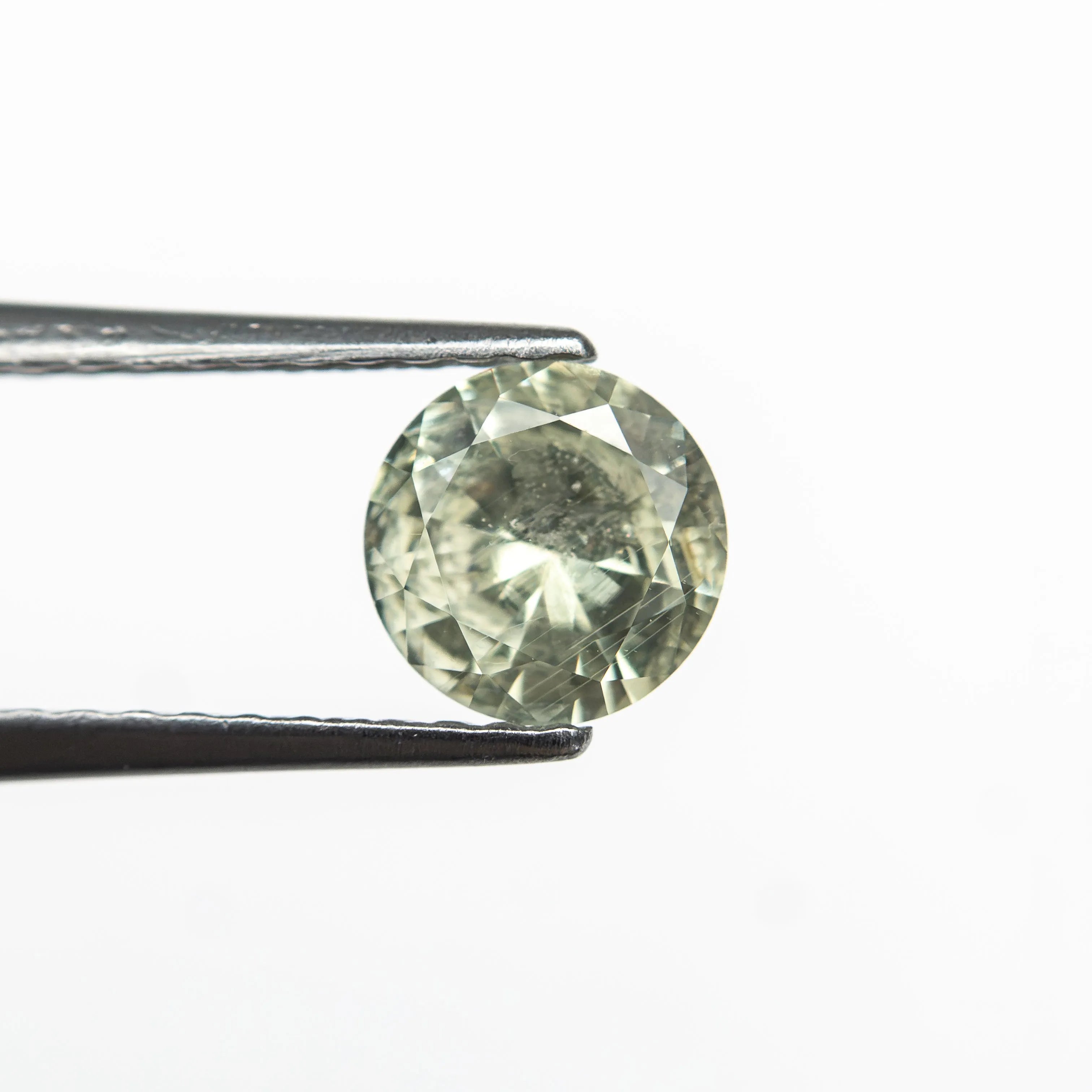 0.73ct 5.56x5.53x3.28mm Round Brilliant Sapphire 26134-18