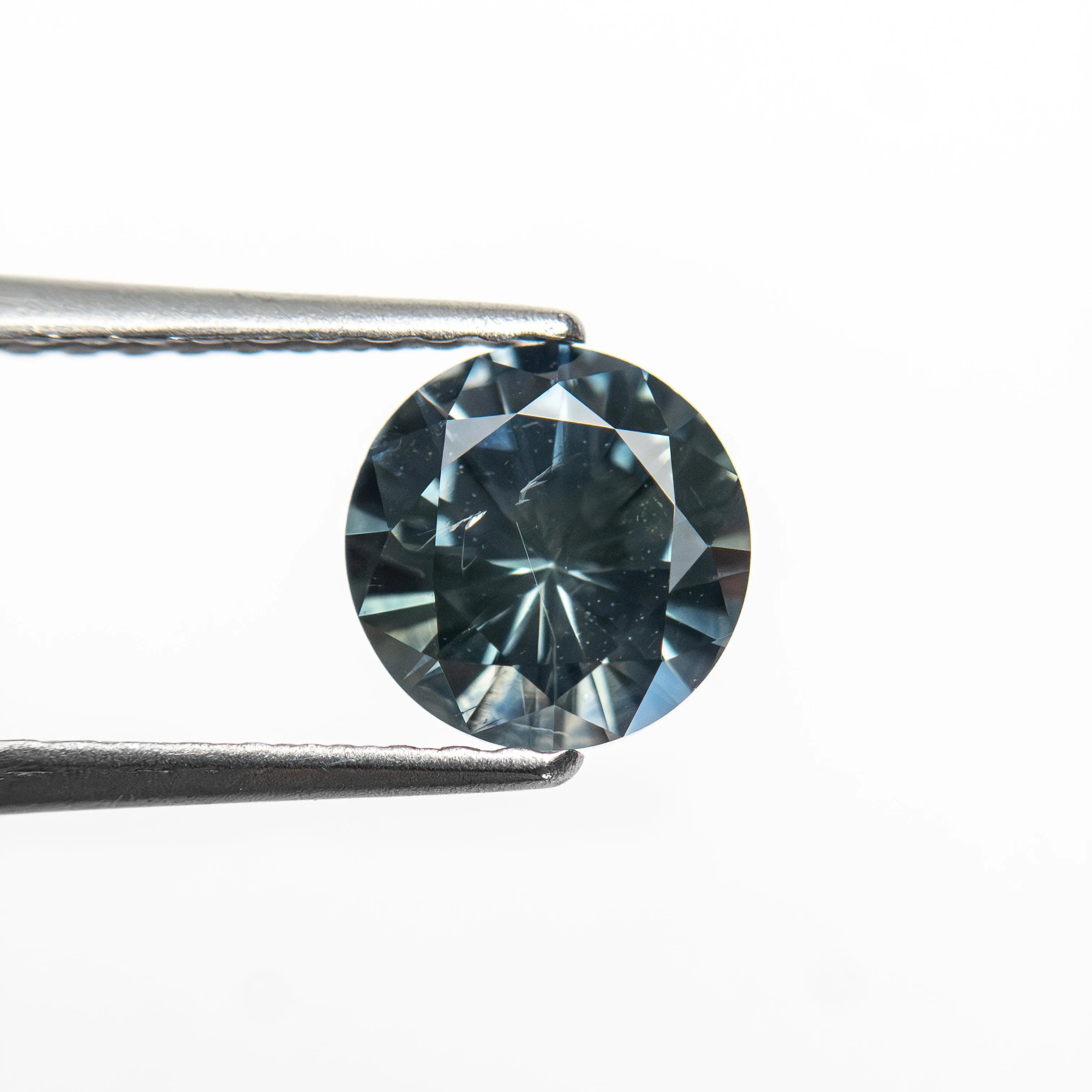 1.04ct 6.10x6.07x3.89mm Round Brilliant Sapphire 26141-25