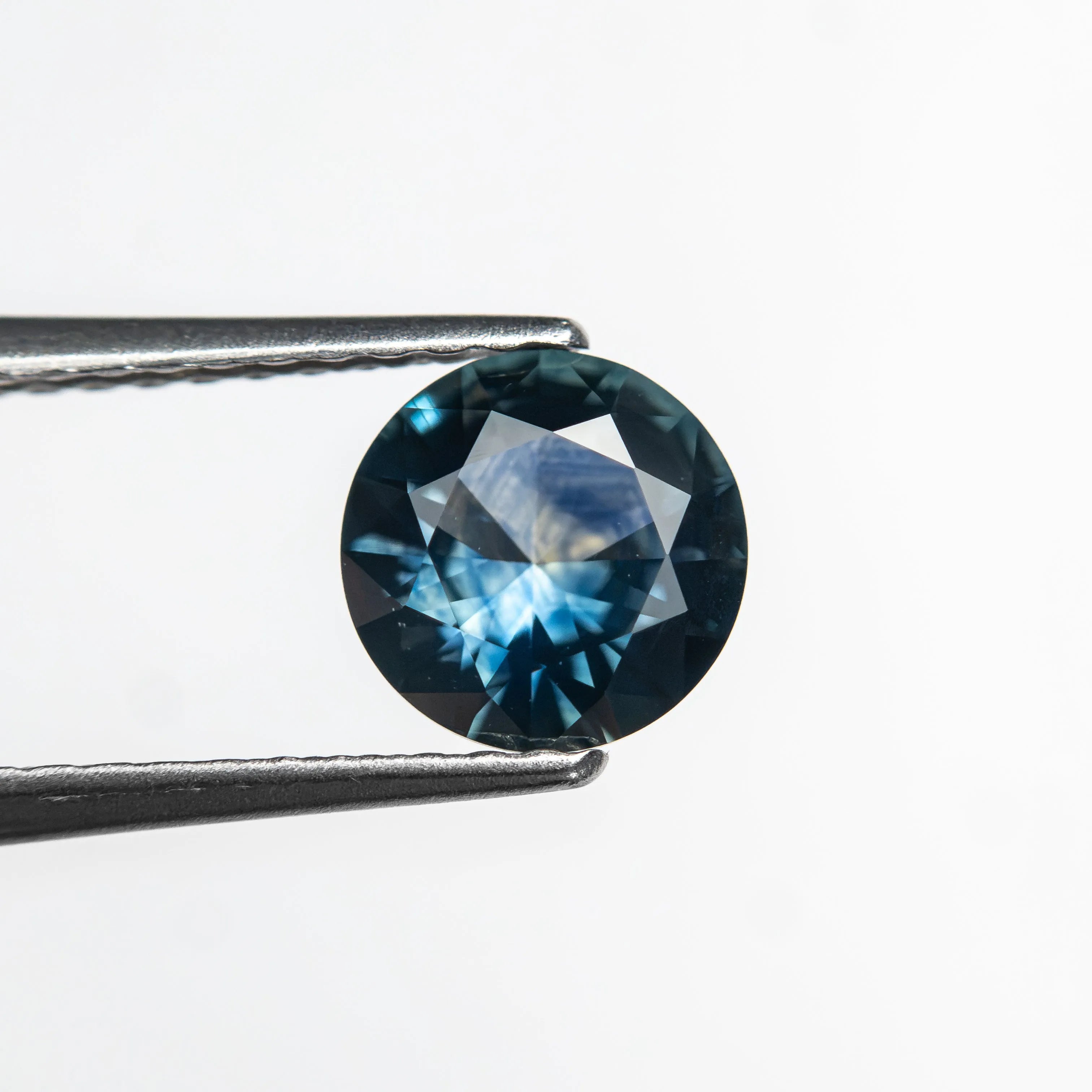 0.94ct 6.16x6.14x3.31mm Round Brilliant Sapphire 26526-17