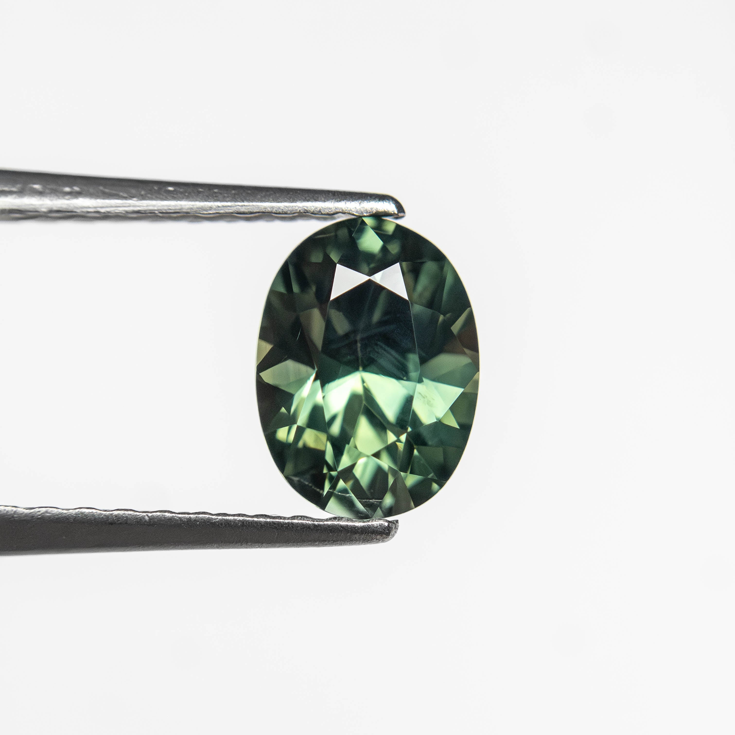 0.95ct 6.77x5.00x3.69mm Oval Brilliant Sapphire 27359-01