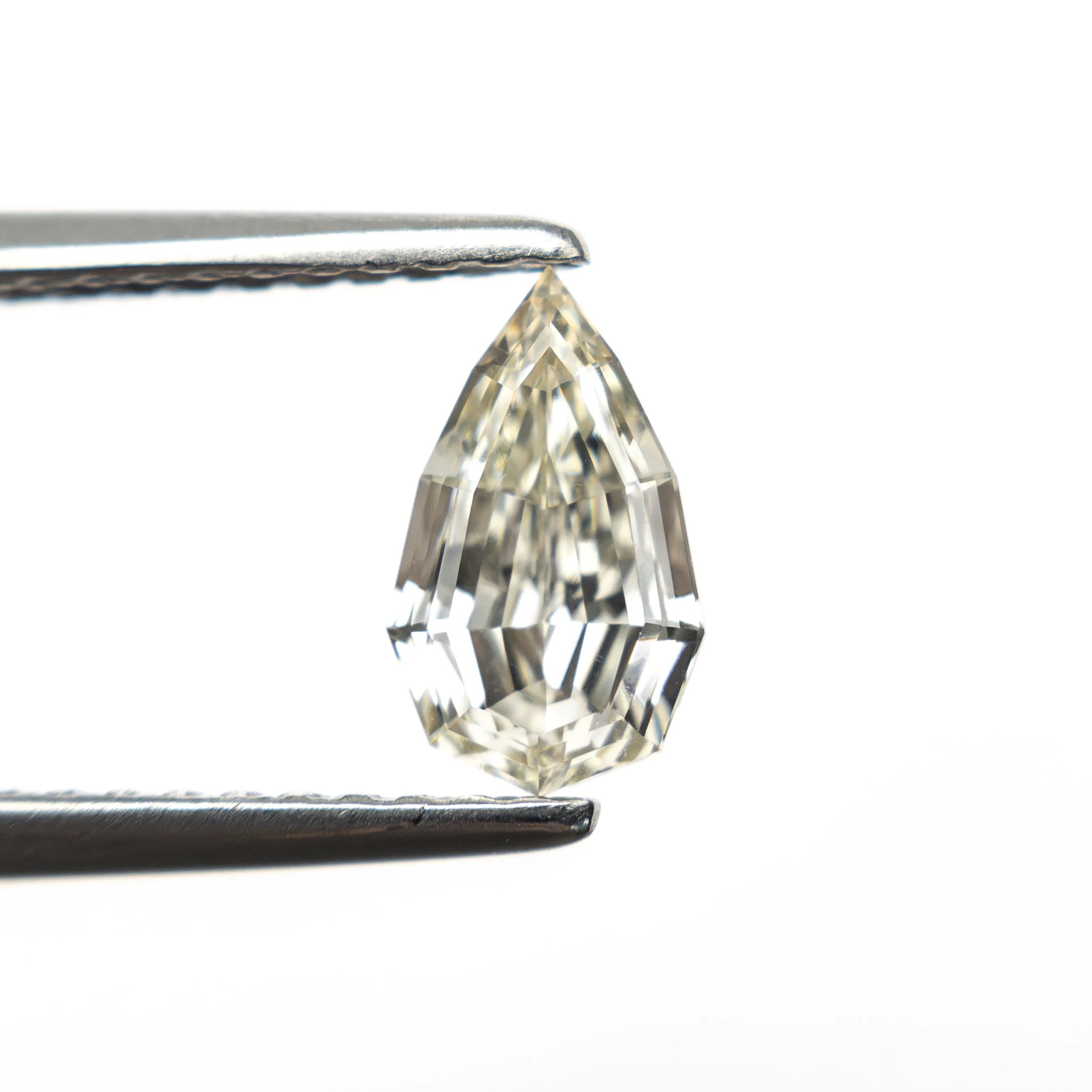 0.71ct 7.85x4.68x2.90mm VVS2 Q-R Geo Pear Step Cut 🇿🇦 27364-15