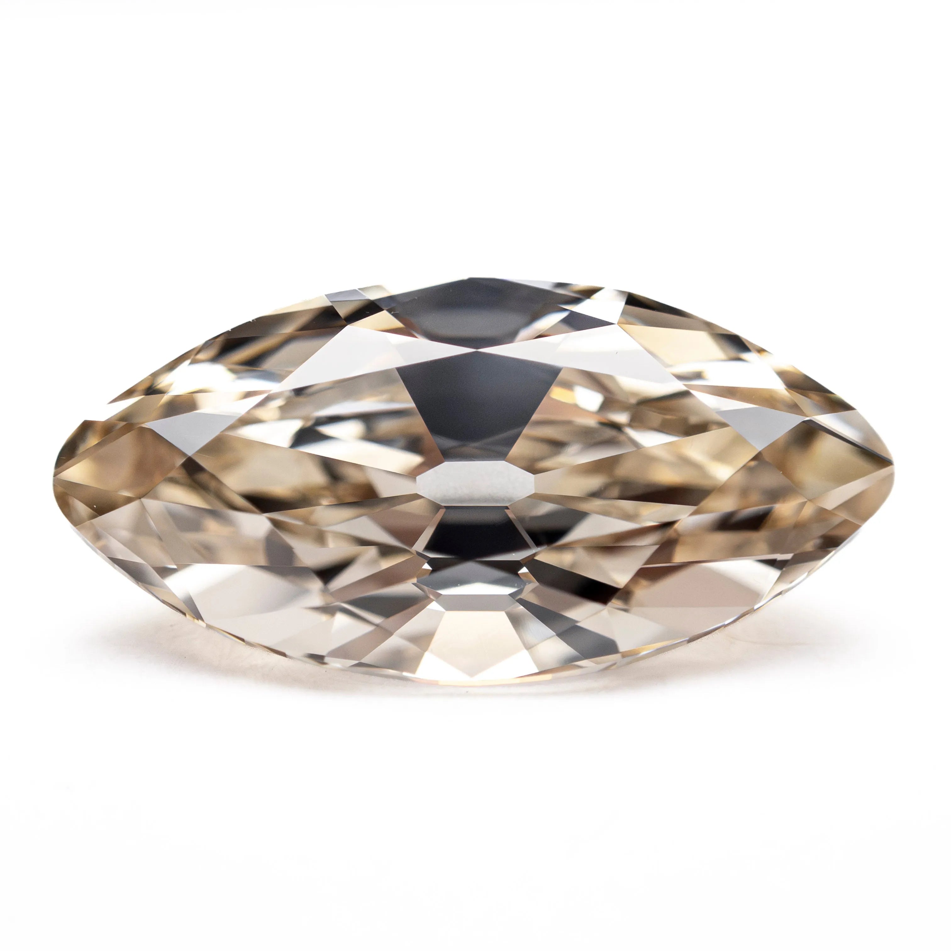 5.51ct 17.12x8.70x5.50mm VS2+ Q-R Modern Antique Moval Brilliant 27406-01