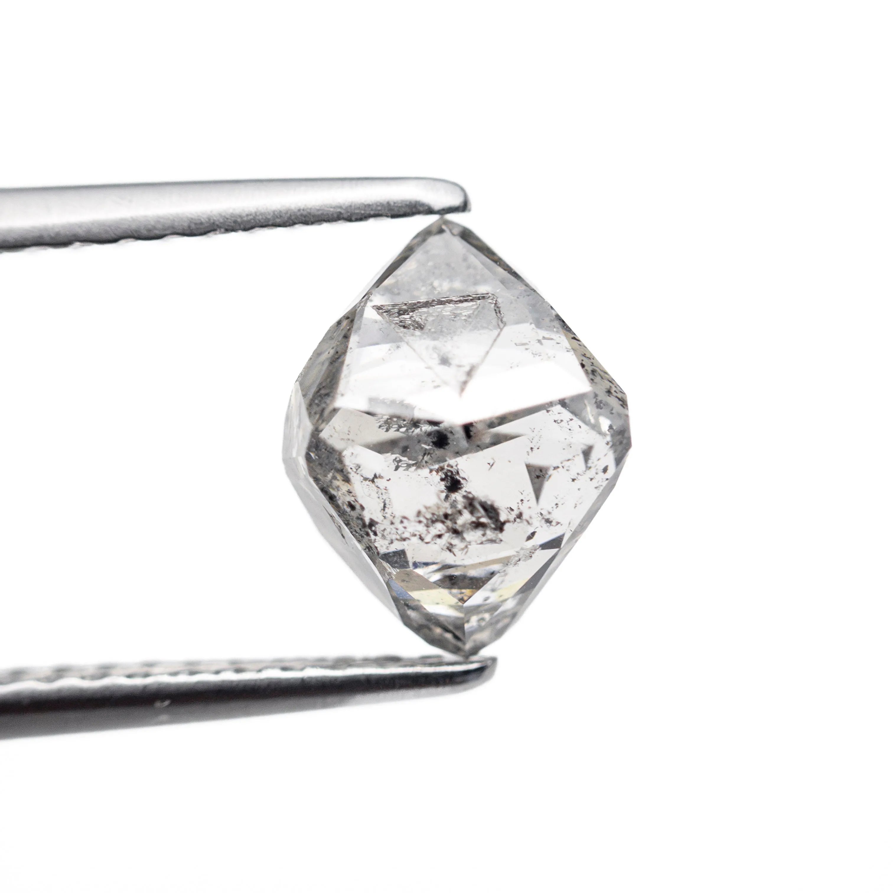 2.62ct 8.09x6.68x6.53mm Octahedron 🇨🇦 27798-02