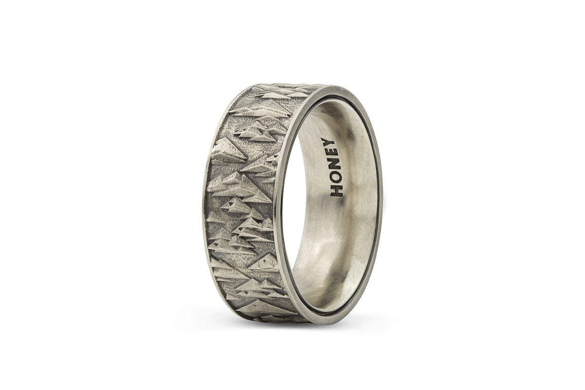 Men's Trigon Triangle Pattern Wedding Band - 8.5mm – Honey Jewelry Co